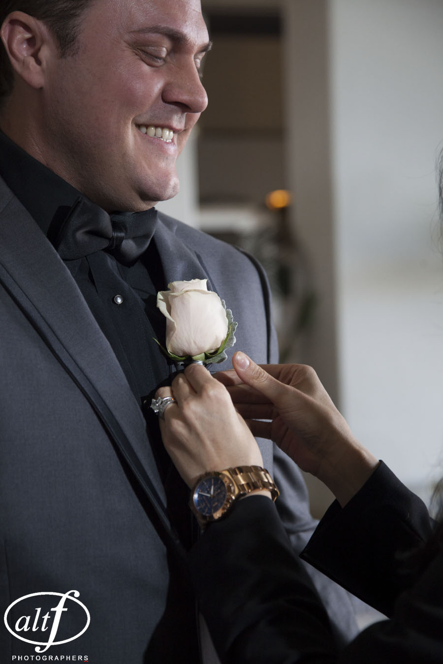 naakiti floral boutonniere 